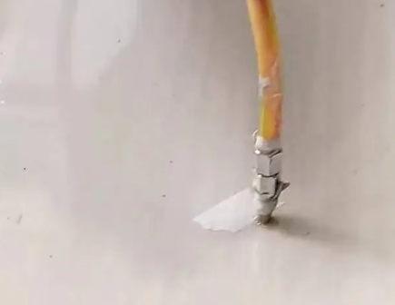 五华瓷砖空鼓维修公司专业解答在瓷砖铺贴过程中，如果使用的砂料过粗（如全部使用了粗砂），可能会导致以下问题